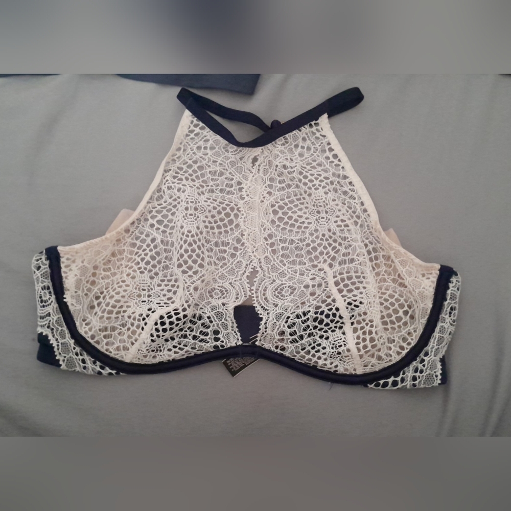 Victoria's Secret Lace Bralette Trio - Black, Navy, and White - Picture 7 of 8